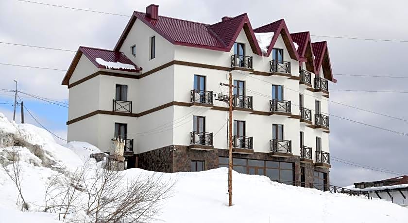 Ereto Hotel by SnowTime