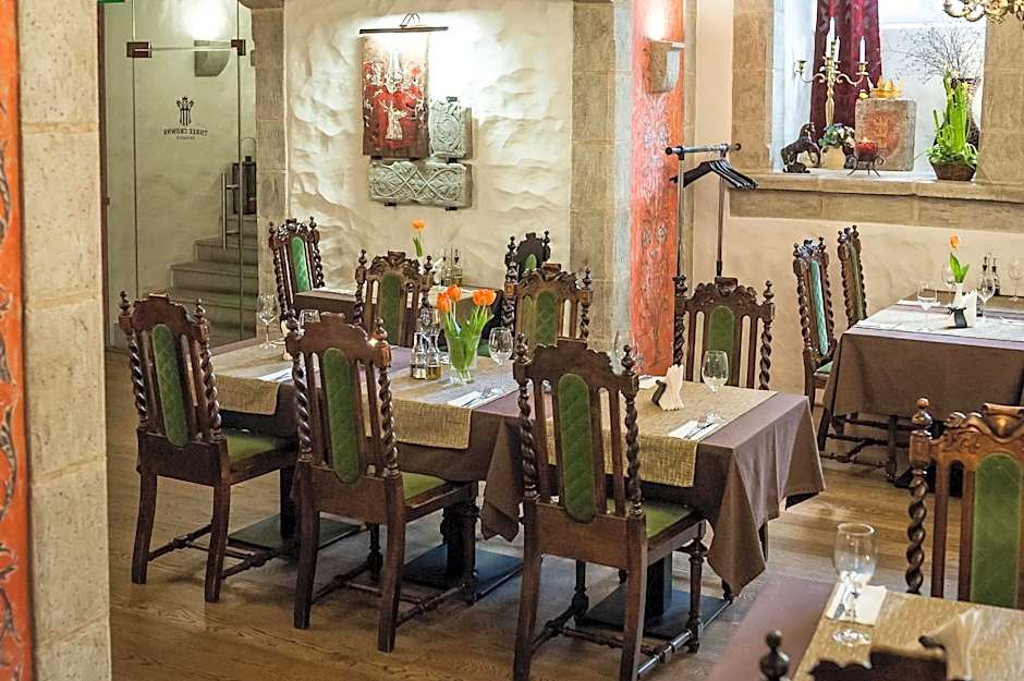 Three Crowns Residents