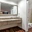 Baymont by Wyndham Bakersfield