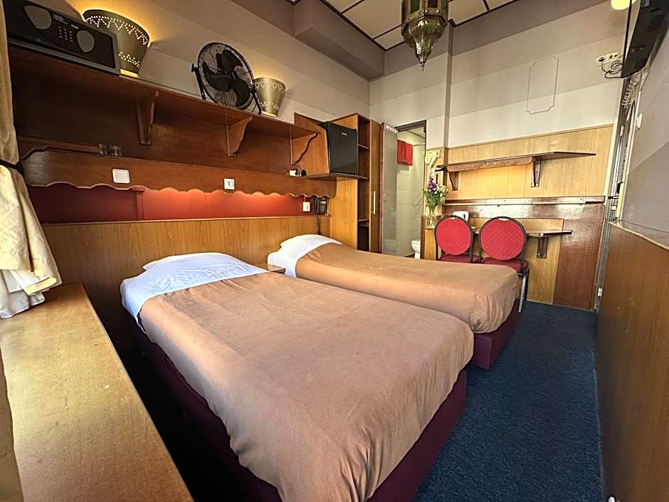 Nadia Hotel