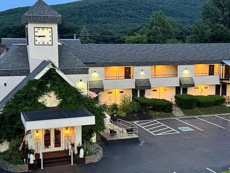 The Black Mountain Inn