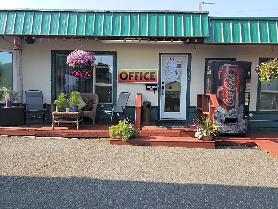 100 Mile Motel & RV Park