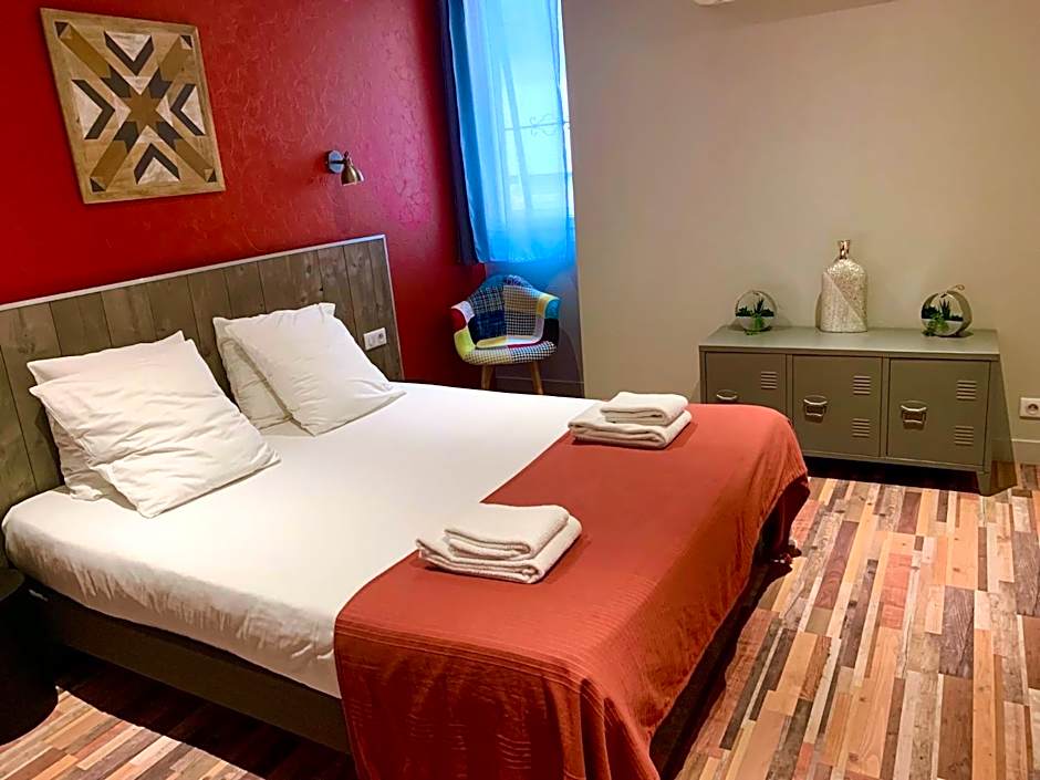 Logis Hotel Yseria - Historical Center