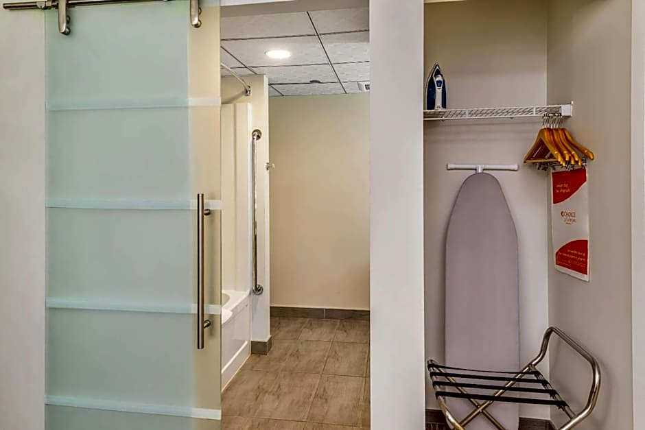 Quality Inn Sunshine Suites