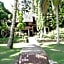 Pandu Lakeside Hotel Tuktuk