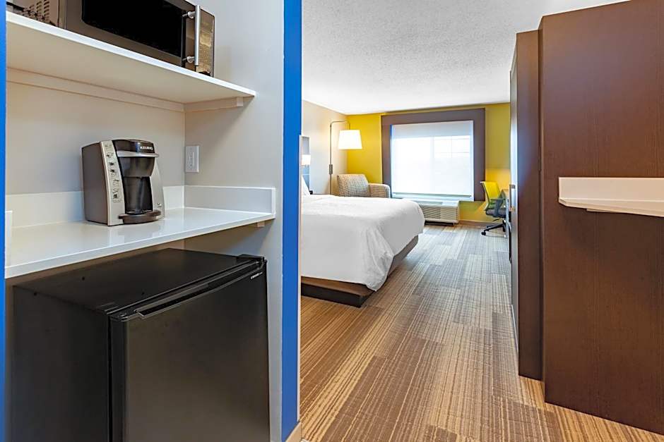 Holiday Inn Express Hotel & Suites Woodhaven By IHG