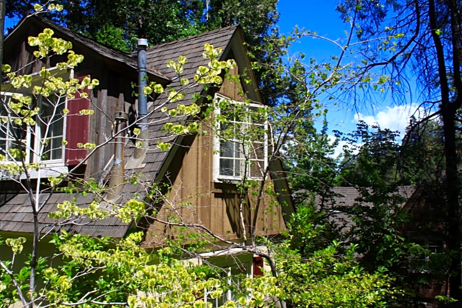 Saddleback Inn at Lake Arrowhead