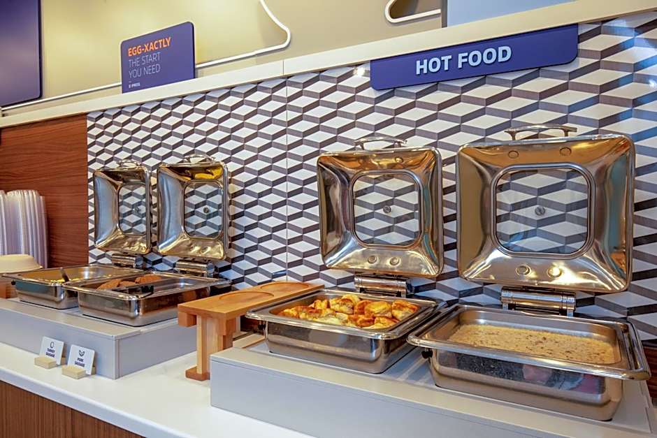 Holiday Inn Express And Suites Beloit By IHG