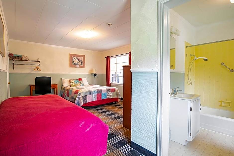 Lloyd's On The River Country Inn By OYO