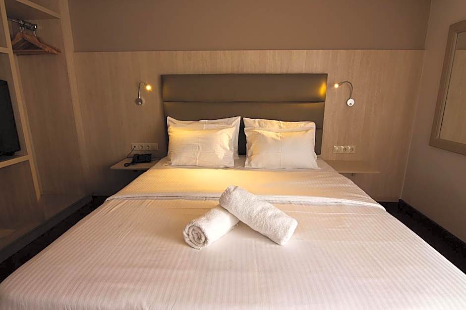 Anemoni Piraeus Hotel