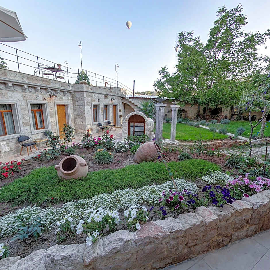 Sarnich Cave Suites