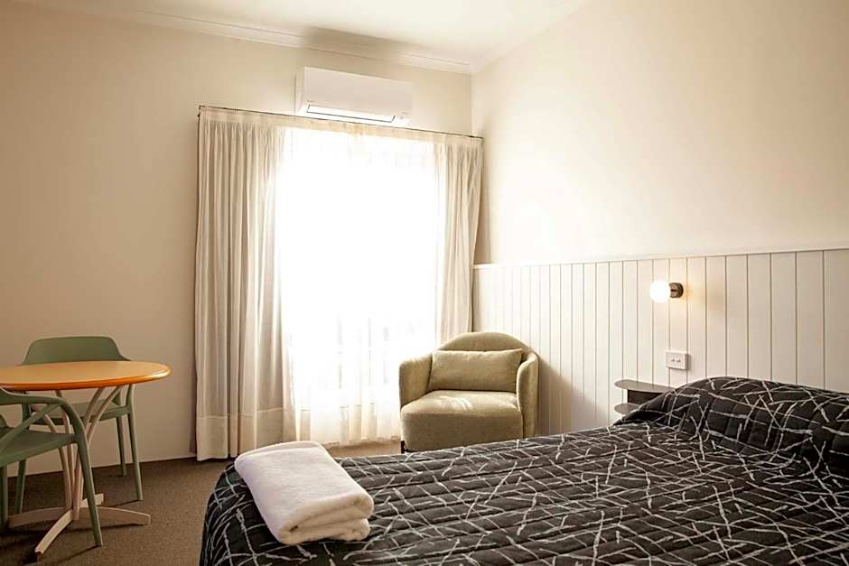 The Kidman Wayside Inn