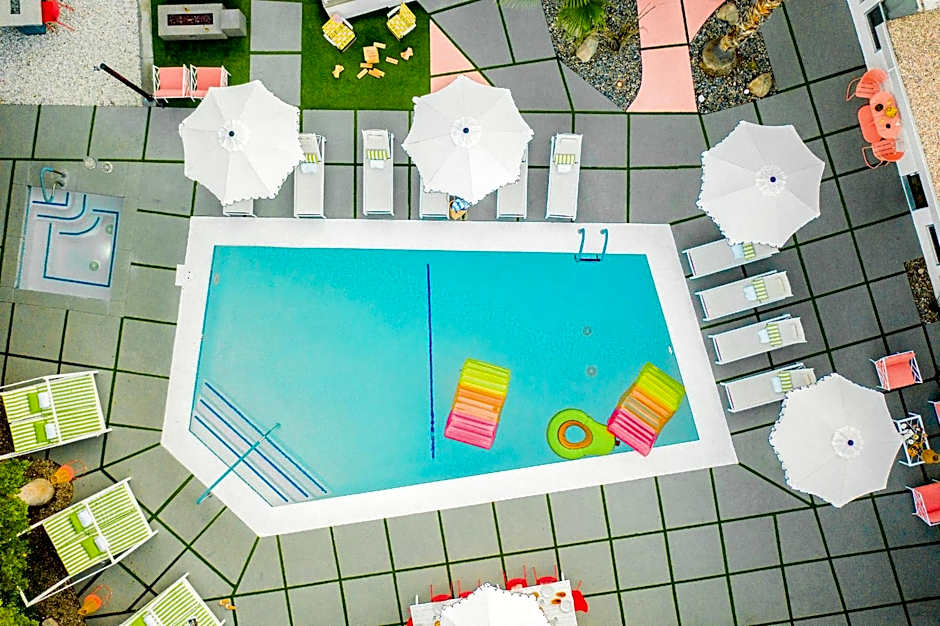 The Wesley by AvantStay Mid-Century Modern Oasis with Pool