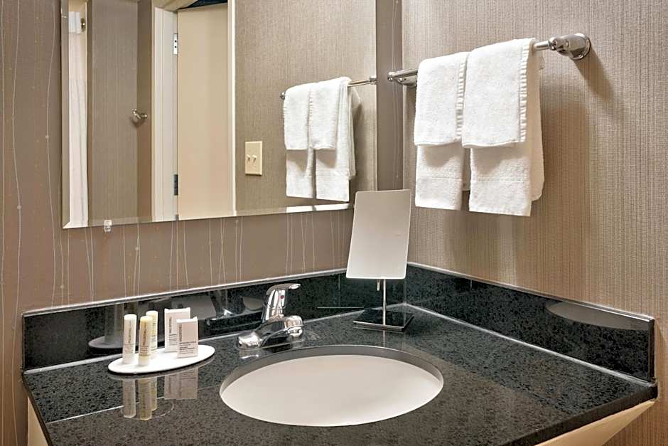 Courtyard by Marriott Charlotte Airport LoSo