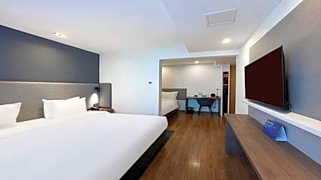King Suite with One Single Bed