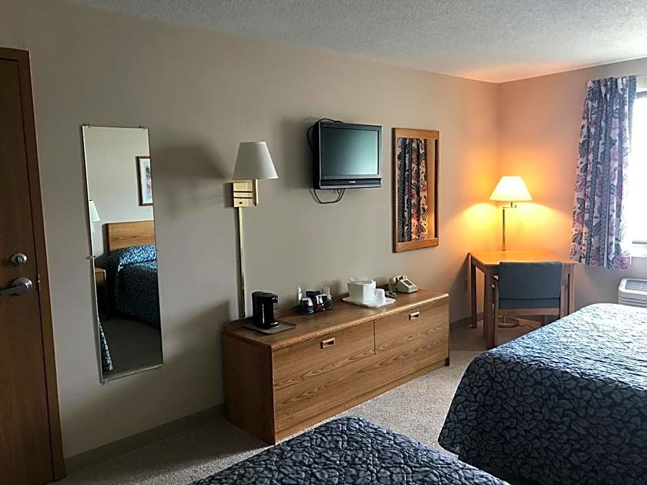 Econo Lodge Inn & Suites