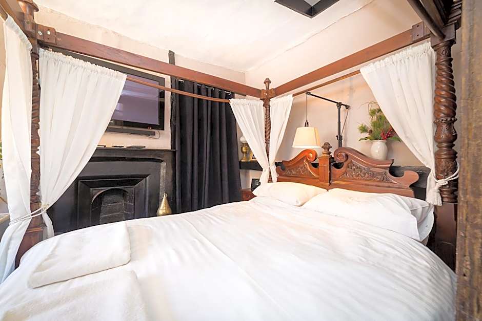 Trembling Madness Apartments