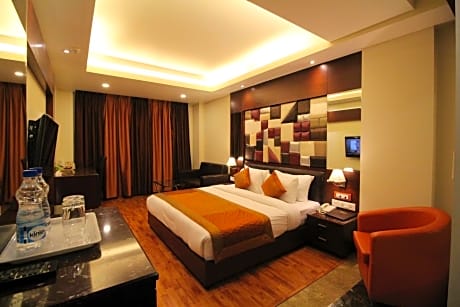 Club Double Room with City View