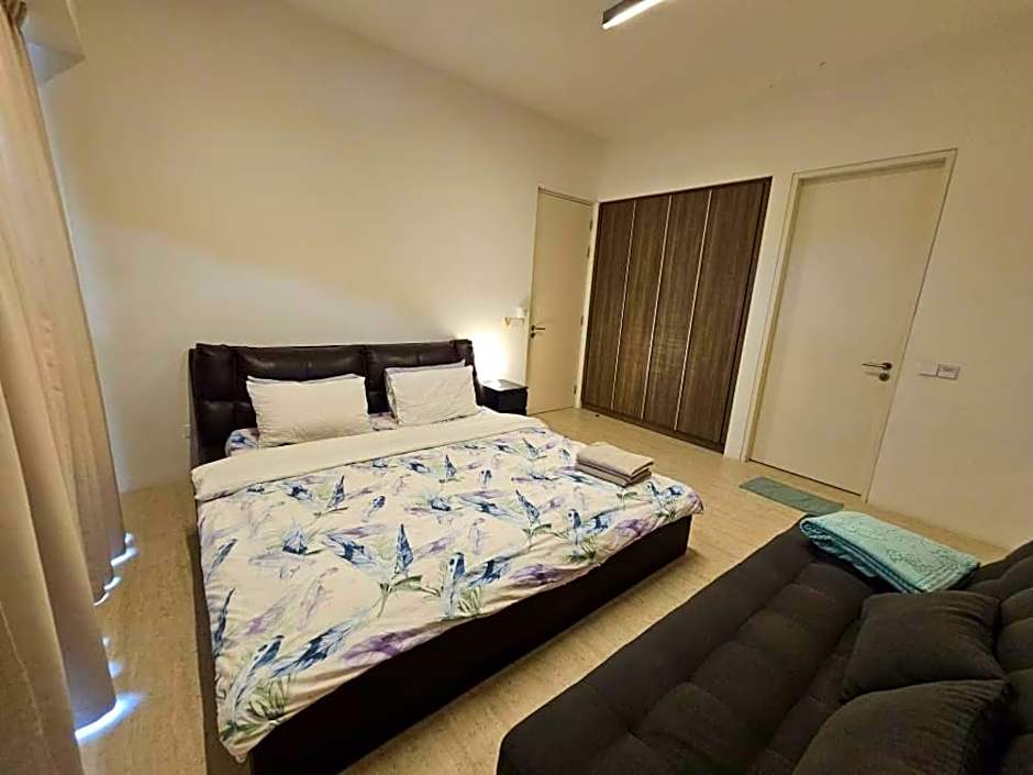 By The Sea Partial Seaview n Mountain View 383