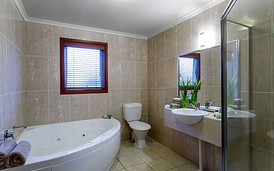 Best Western Colonial Village Motel