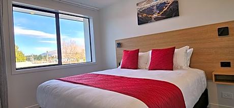 One-Bedroom Apartment with View