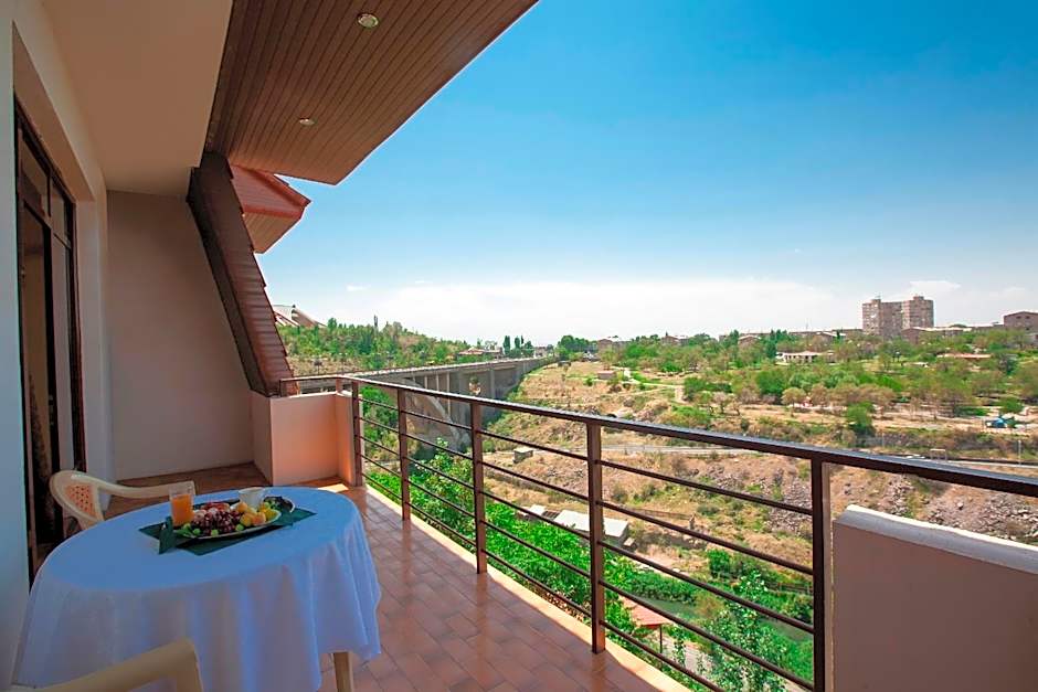 Olympia Garden Hotel