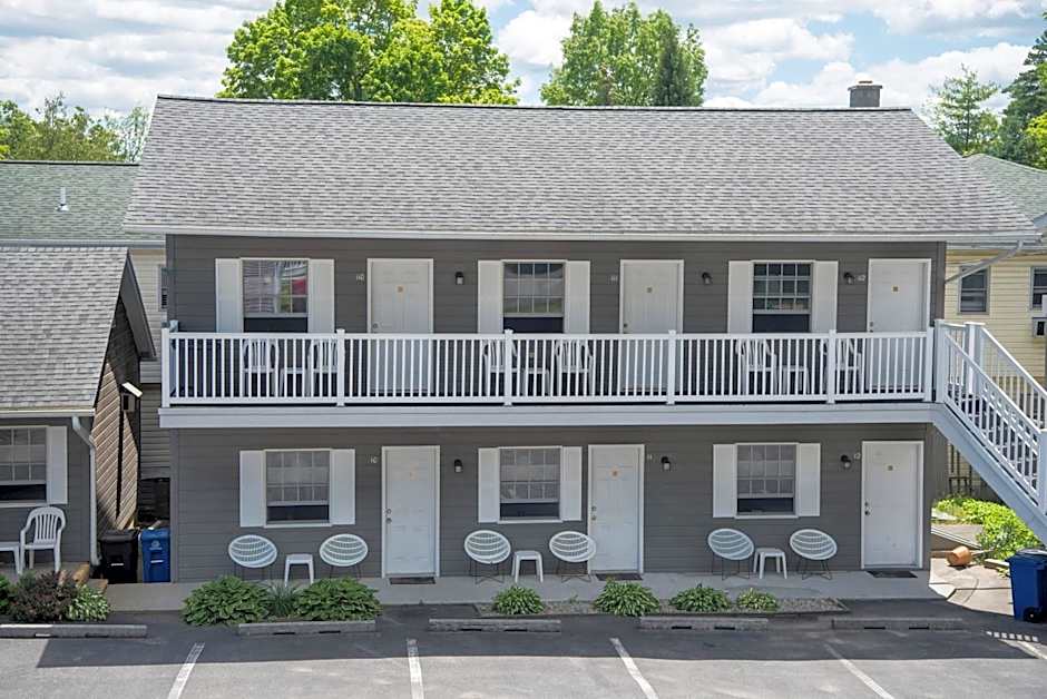 Americas Best Value Inn & Suites Lake George