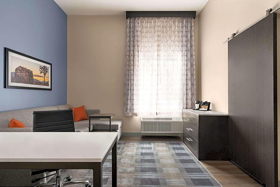 La Quinta Inn & Suites by Wyndham San Bernardino