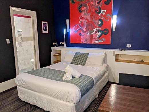 Tolarno Hotel