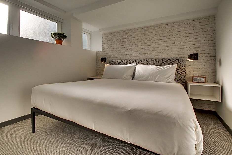 Photo 1 of 2 of Buzz 1 King Bed
