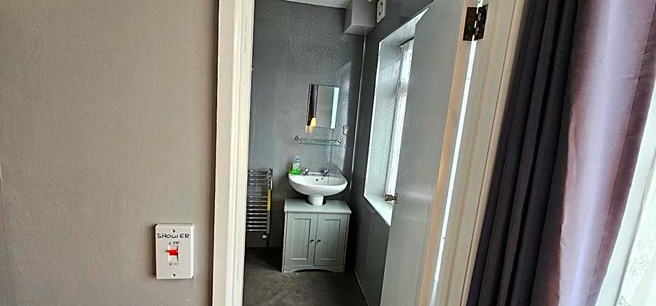 The Roslyn Guest House