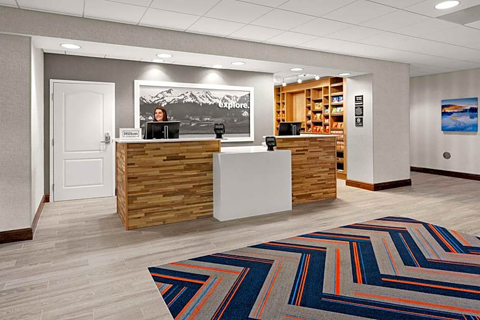 Hampton Inn By Hilton & Suites Fairbanks