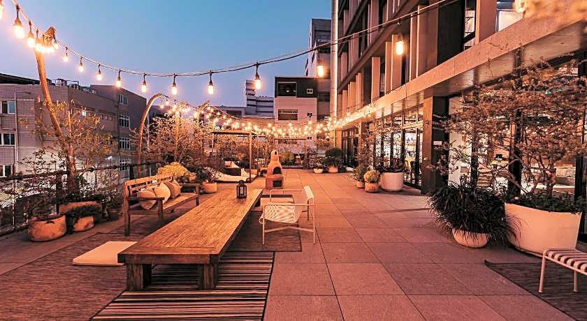 U.I.J Hotel&Hostel (UIJ)