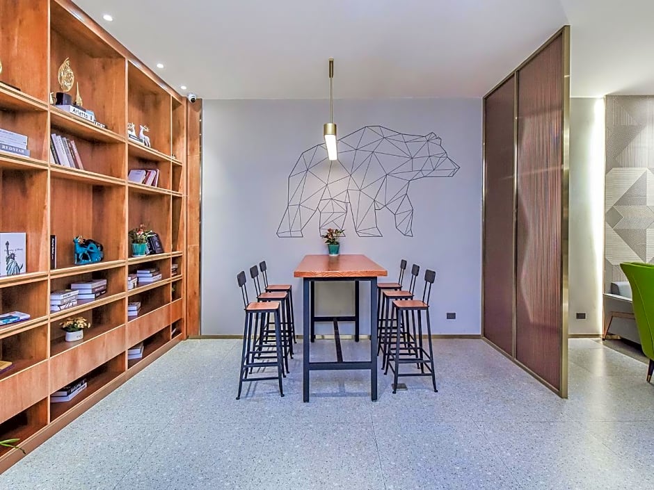 Borrman Hotel Xinyu May Flower Baoshi Park