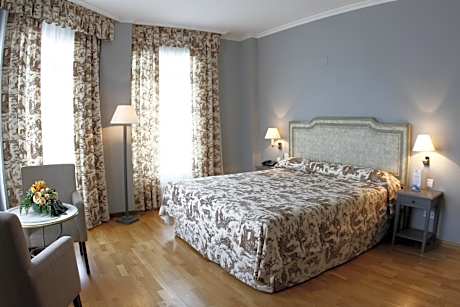 Double Room with Extra Bed (2 Adults + 2 Children) with Spa Access