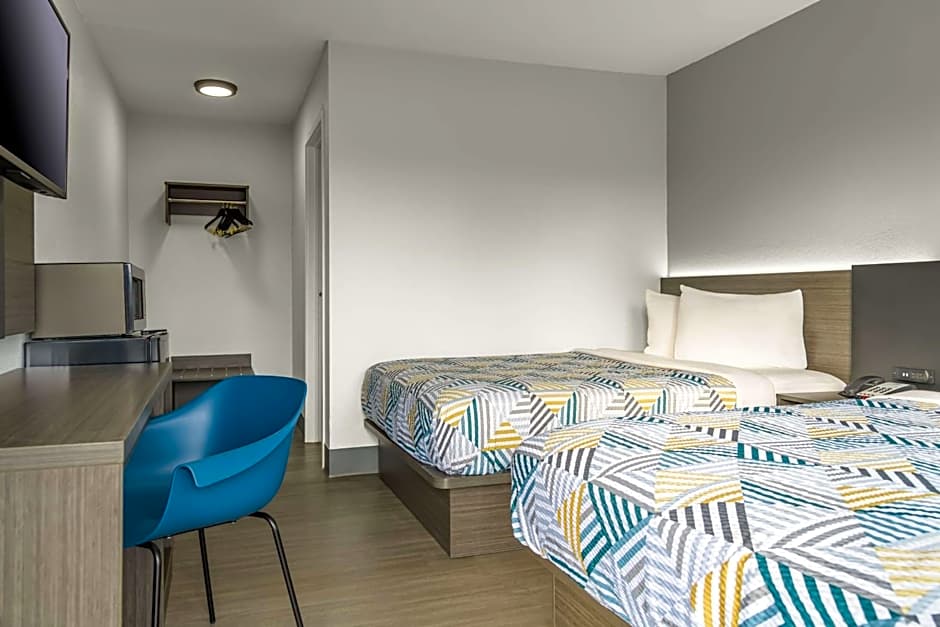 Home 6 Motel