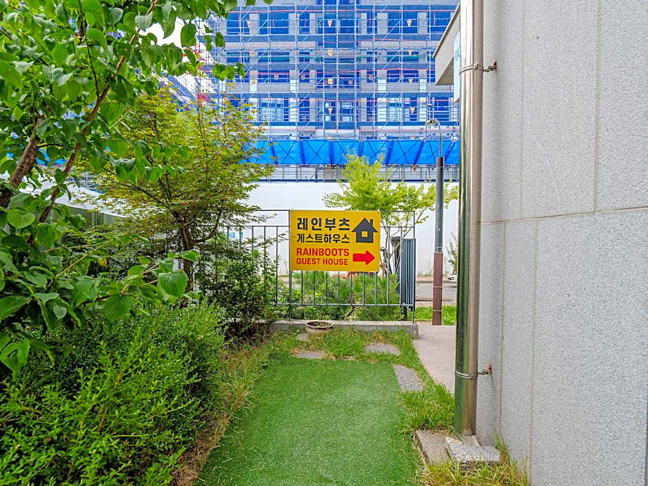 Incheon Airport  Guesthouse Rainboots