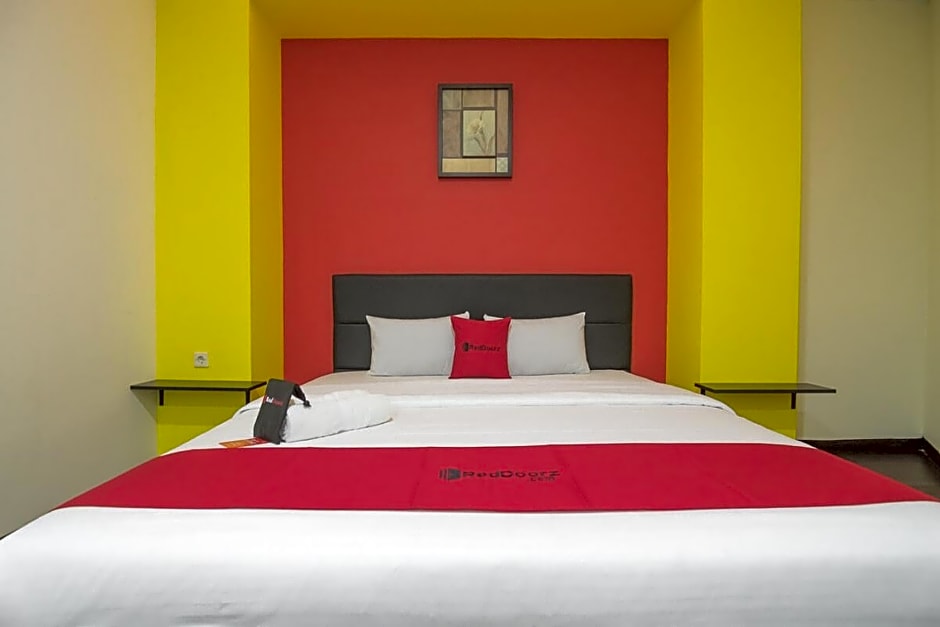 RedDoorz near ITC Mangga Dua