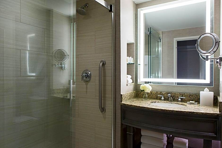 Renaissance by Marriott Tampa International Plaza Hotel