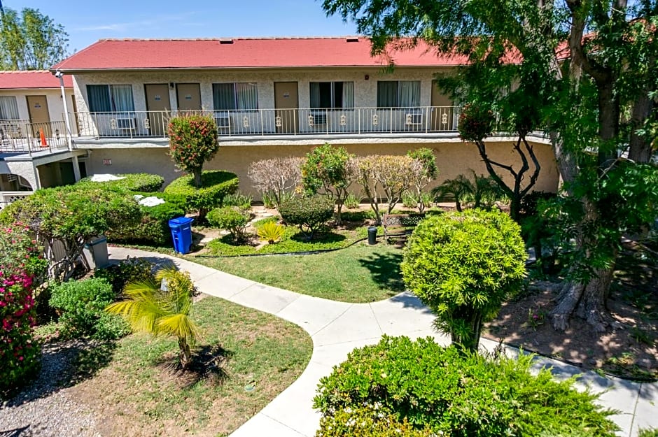 California Suites Hotel
