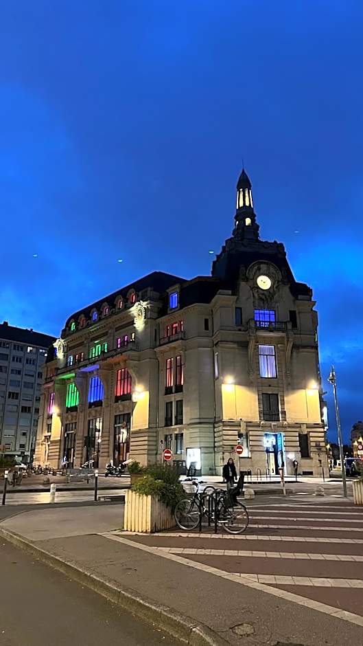 Aloft Dijon