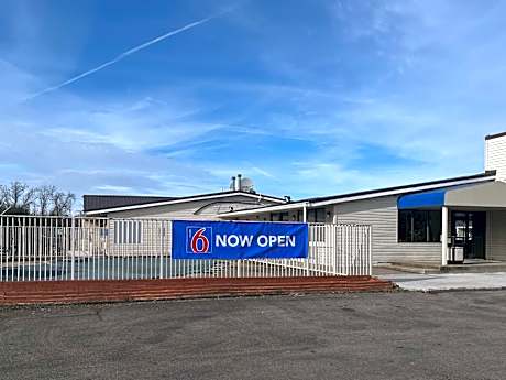 Motel 6 Cross Lanes, WV Goff Mountain Rd