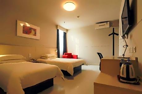 WH - Deluxe Room Twin