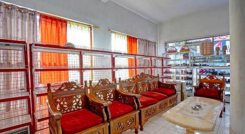 Collection O 92897 Hotel Intan Near Kantor Syahbandar Bawean