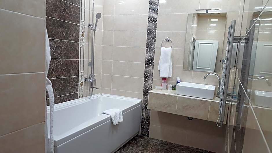 Premier Old Gates Hotel