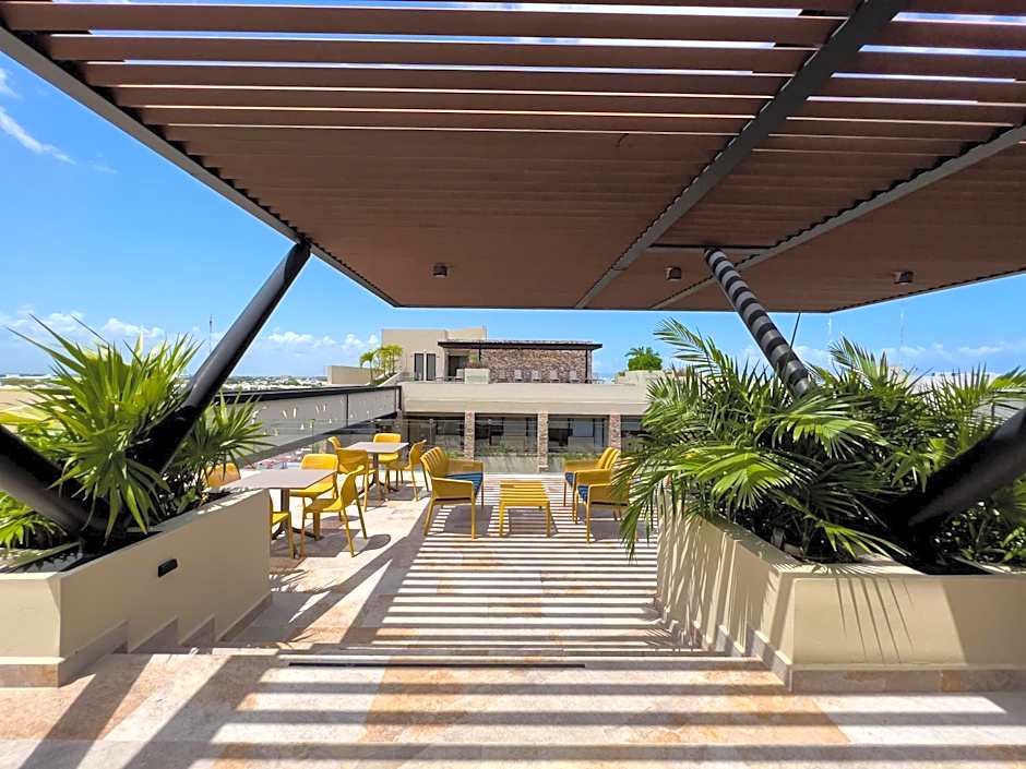 'Syrena Luxury Caribbean' Heart of Playa del Carmen - Fast Wi-fi - Sea Views