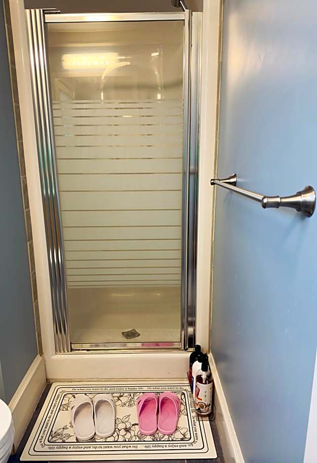 Unitrip Queen bed Room 2