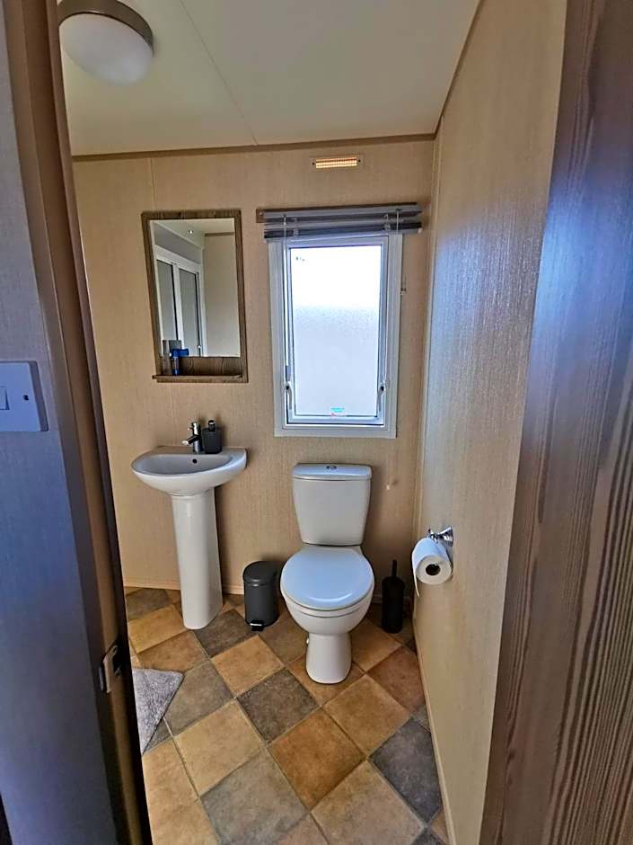 Caravan sleeps 8 at Littlesea, Weymouth