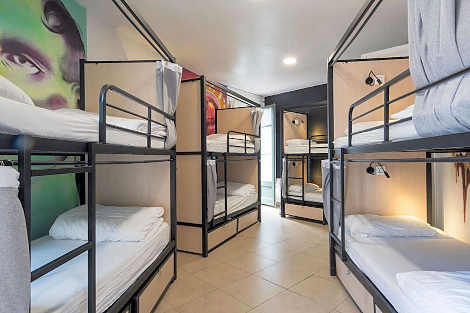 No Limit Hostel Graffiti