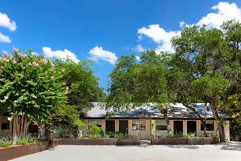 Wimberley Inn & bar